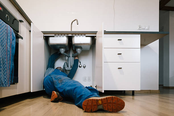 Professional Leak Detection technician working in Gilberts, IL